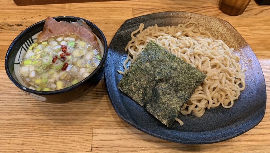 とんちん 日高へ移転してからも変わらぬ人気。中華そば専門とんちぼ